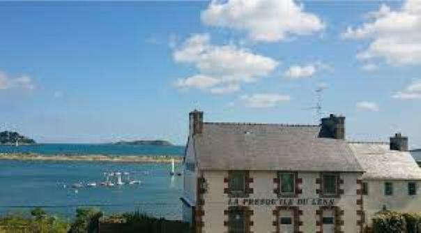 La Presqu' Ile Du Lenn Face A La * Louannec